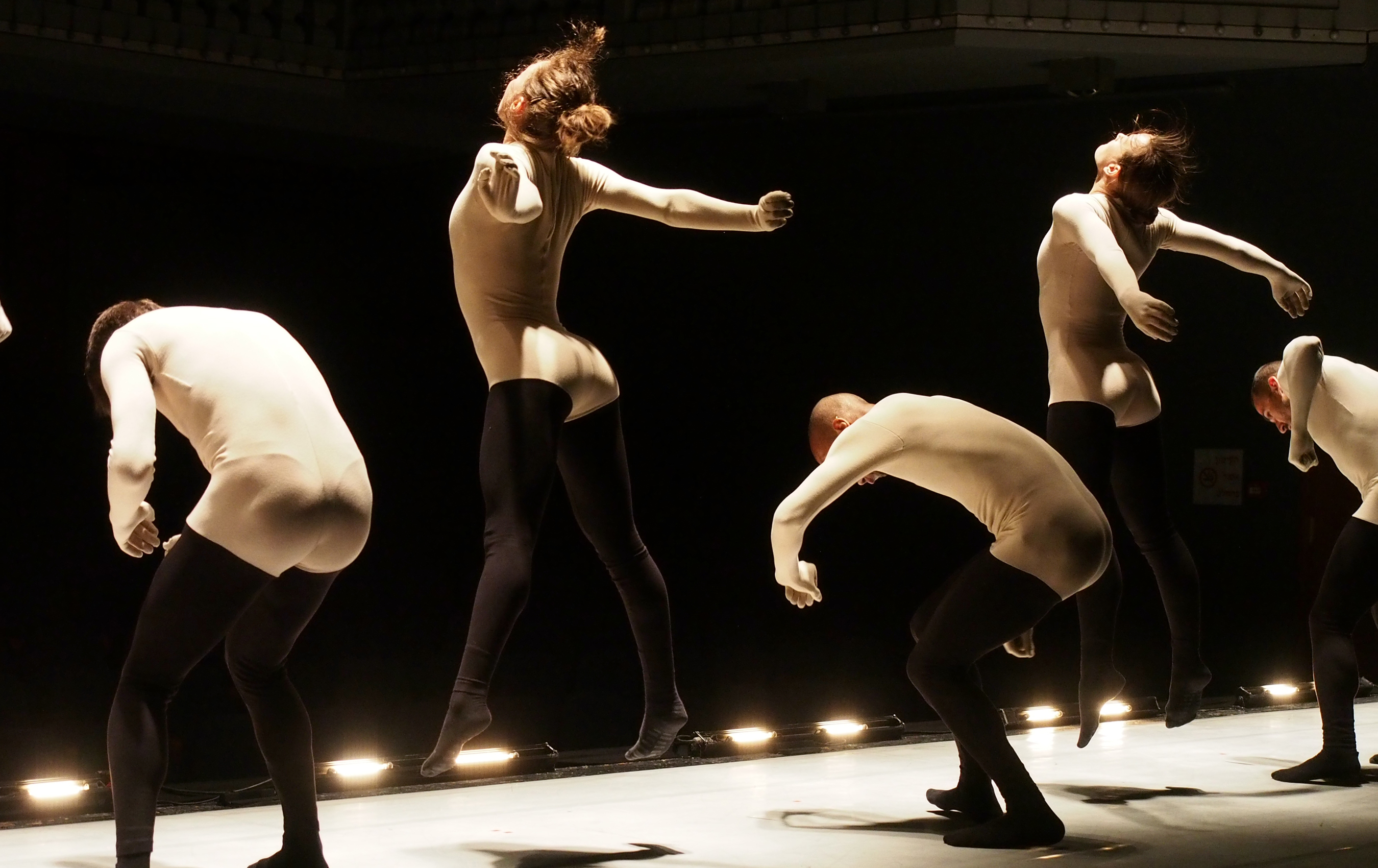 Naharin's Virus choreography by Ohad Naharin, Batsheva Dance Company. Théâtre de Chaillot mezzo.tv