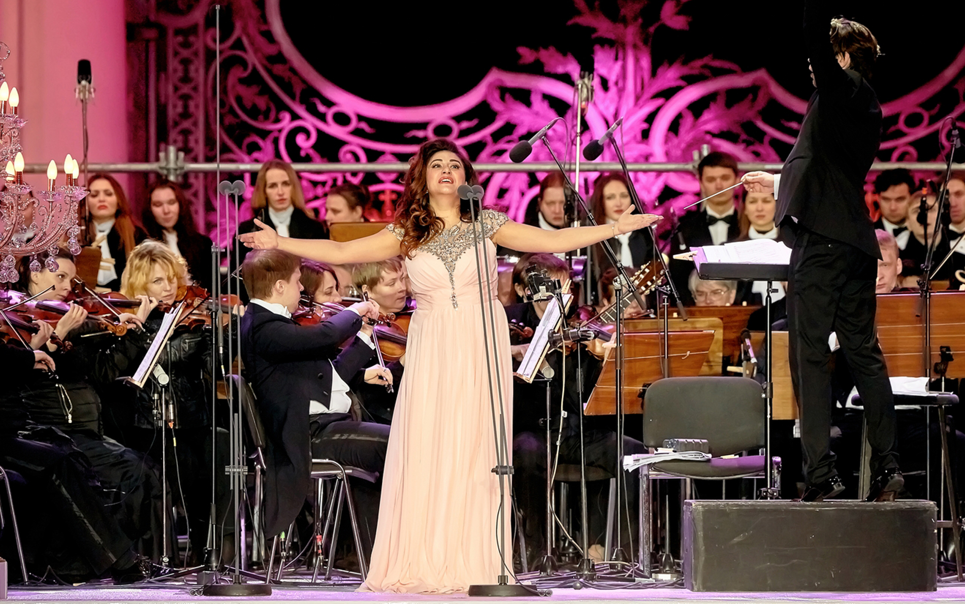 Gala concert on Palace Square in Saint Petersburg | mezzo.tv