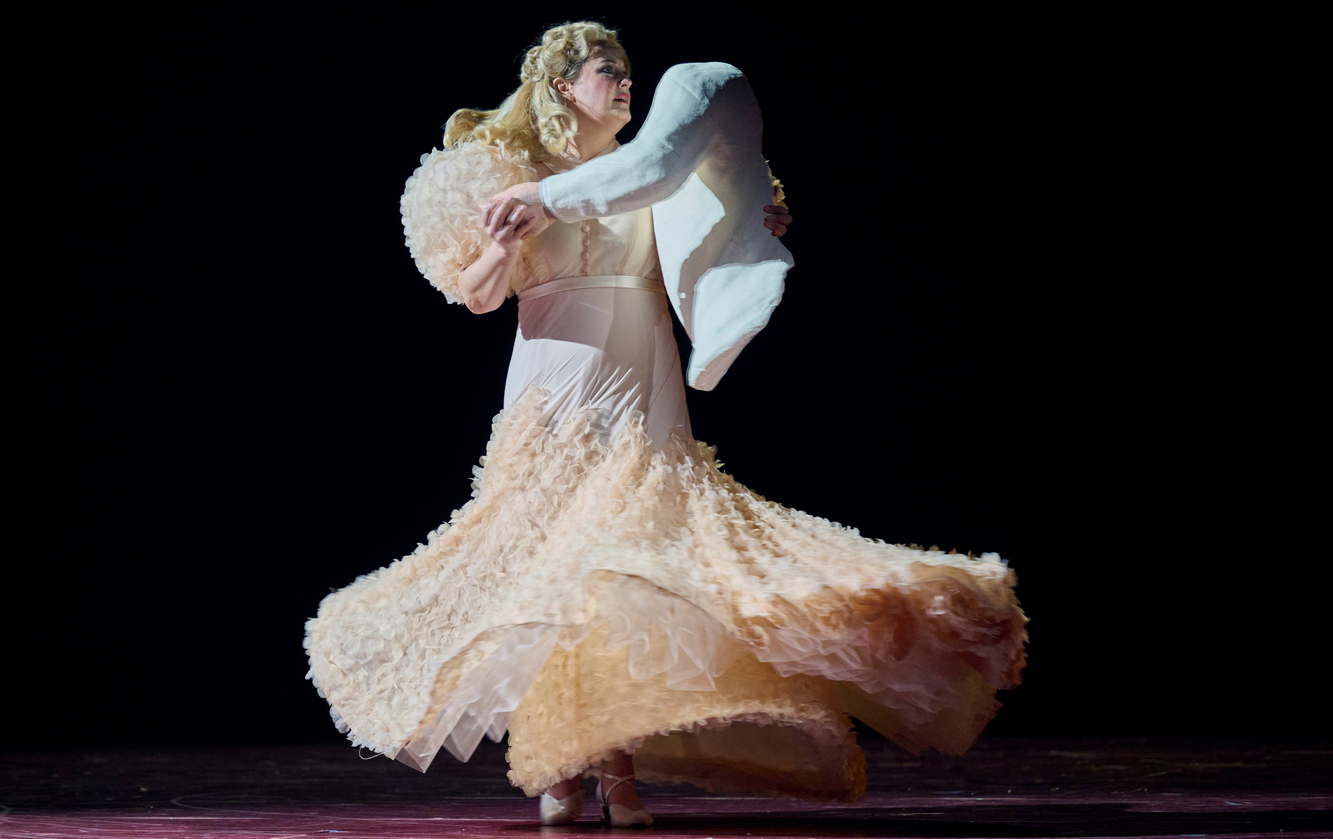 'Die Frau ohne Schatten' by Strauss at BadenBaden mezzo.tv 'Die Frau ohne Schatten' by Strauss at BadenBaden mezzo.tv